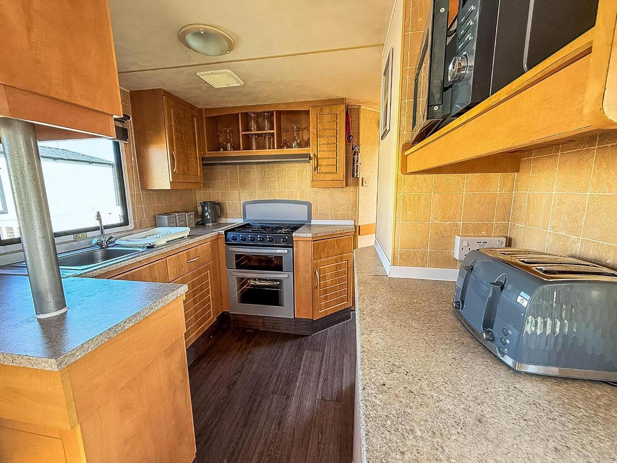 8 Berth Caravan With Free Wifi At In Norfolk Ref 21008e Campsite *