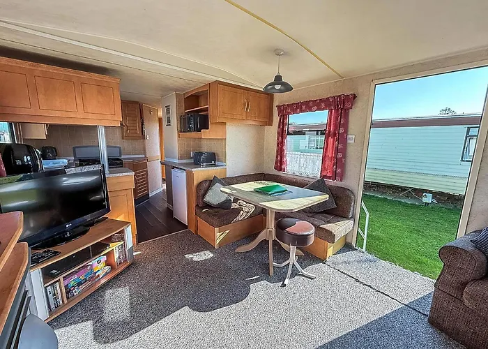 8 Berth Caravan With Free Wifi At Heacham Holiday Park In Norfolk Ref 21008E