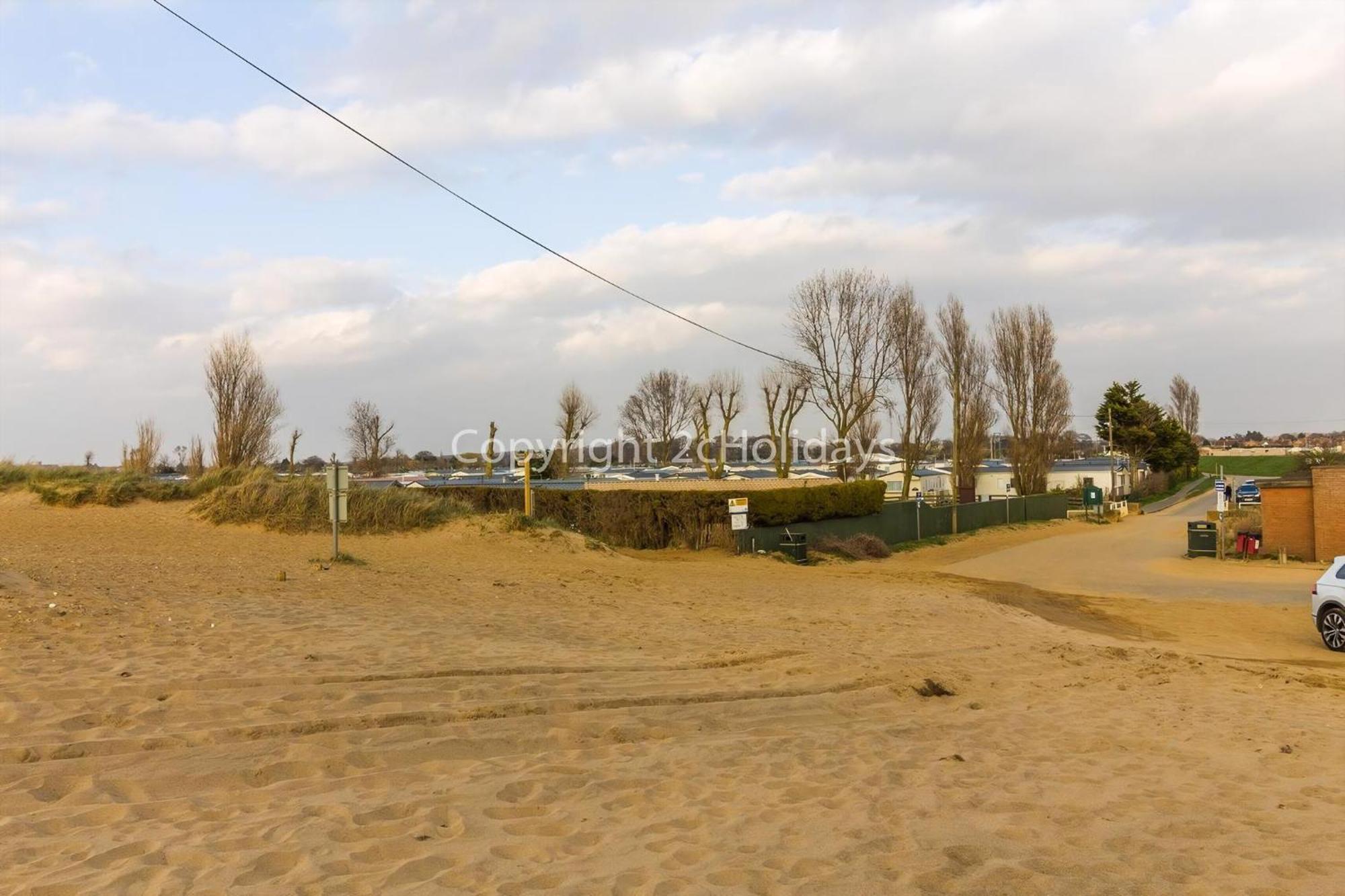 8 Berth Caravan With Free Wifi At In Norfolk Ref 21008e Heacham