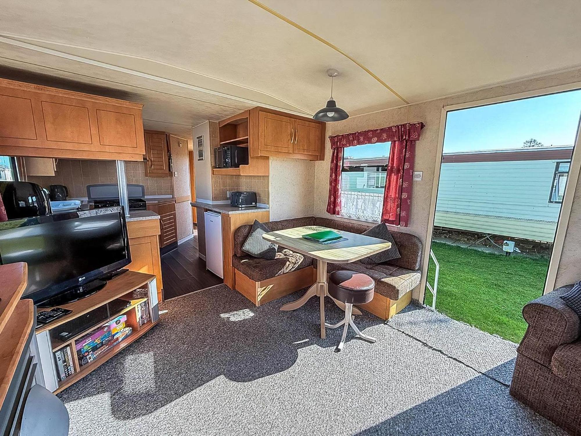 8 Berth Caravan With Free Wifi At In Norfolk Ref 21008e * Heacham