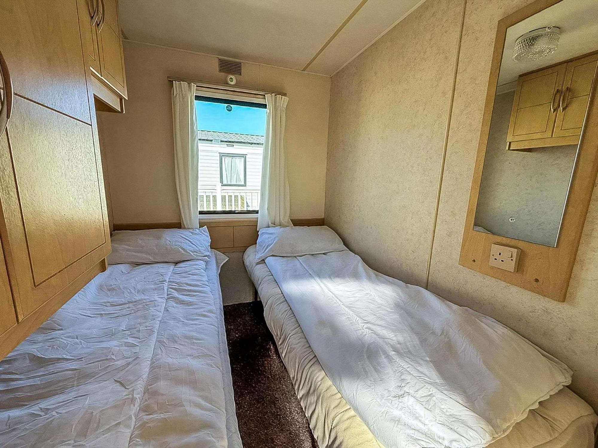 8 Berth Caravan With Free Wifi At In Norfolk Ref 21008e * Heacham