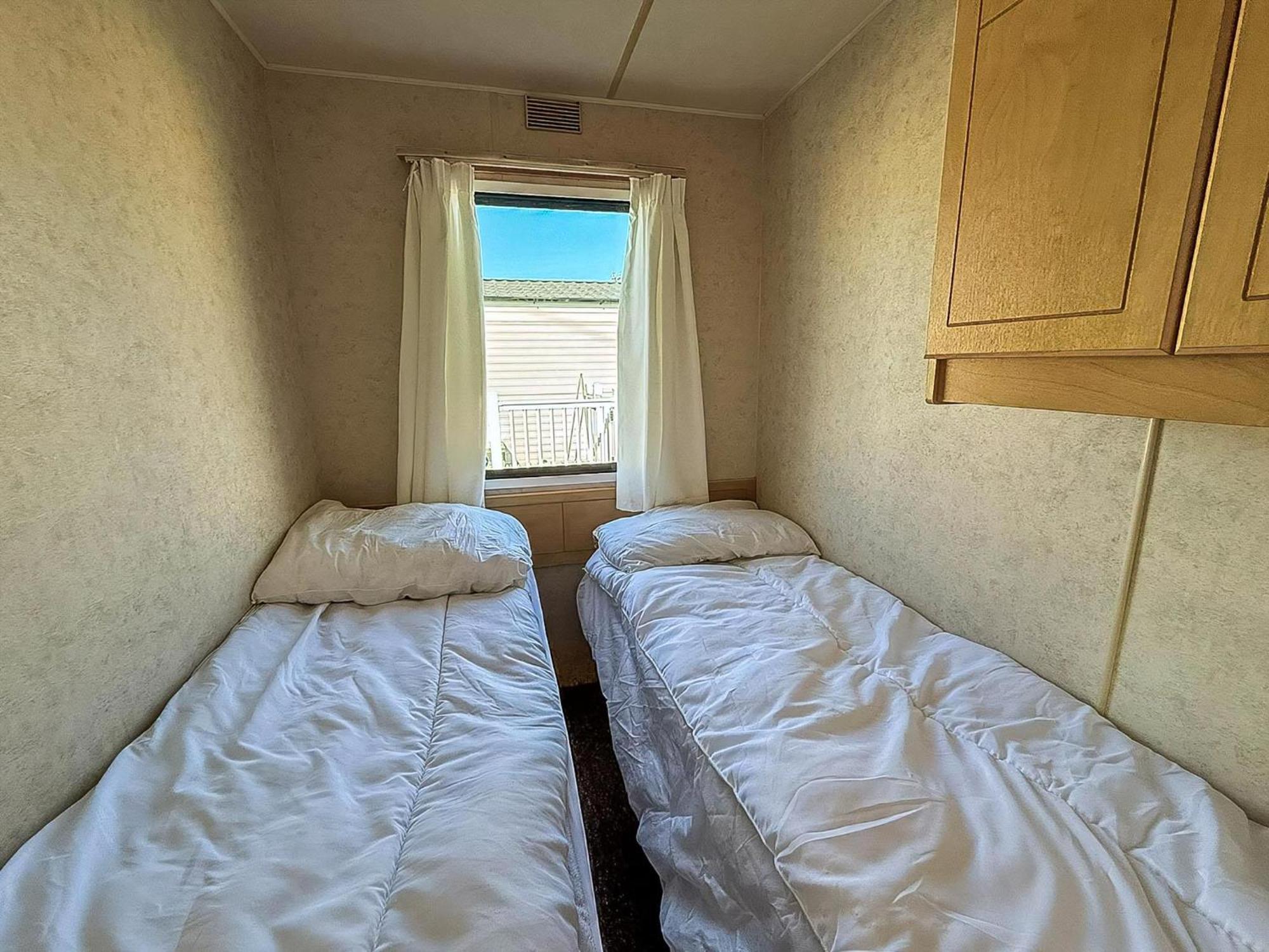 Campsite 8 Berth Caravan With Free Wifi At In Norfolk Ref 21008e Heacham