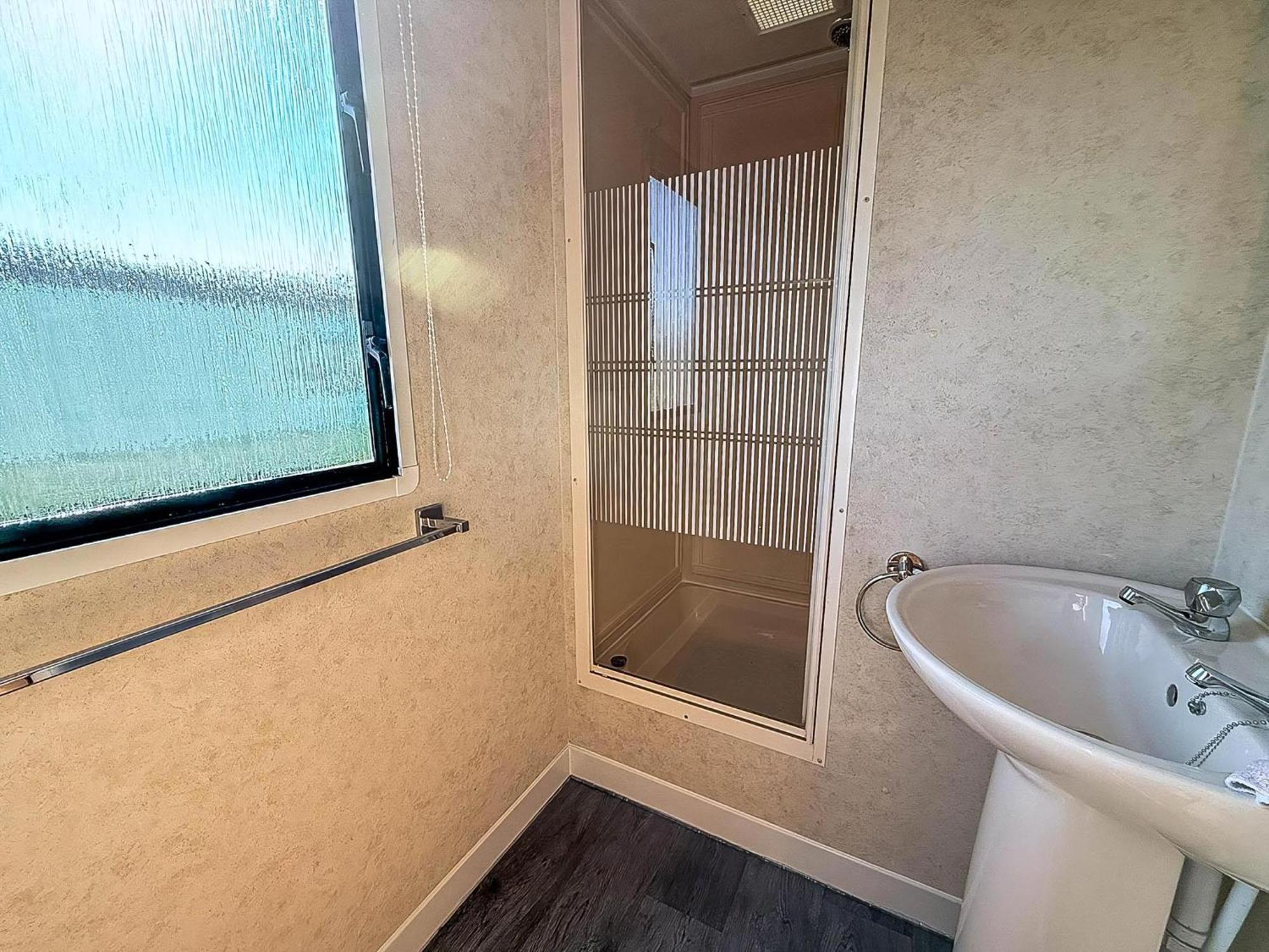 Campsite 8 Berth Caravan With Free Wifi At In Norfolk Ref 21008e Heacham