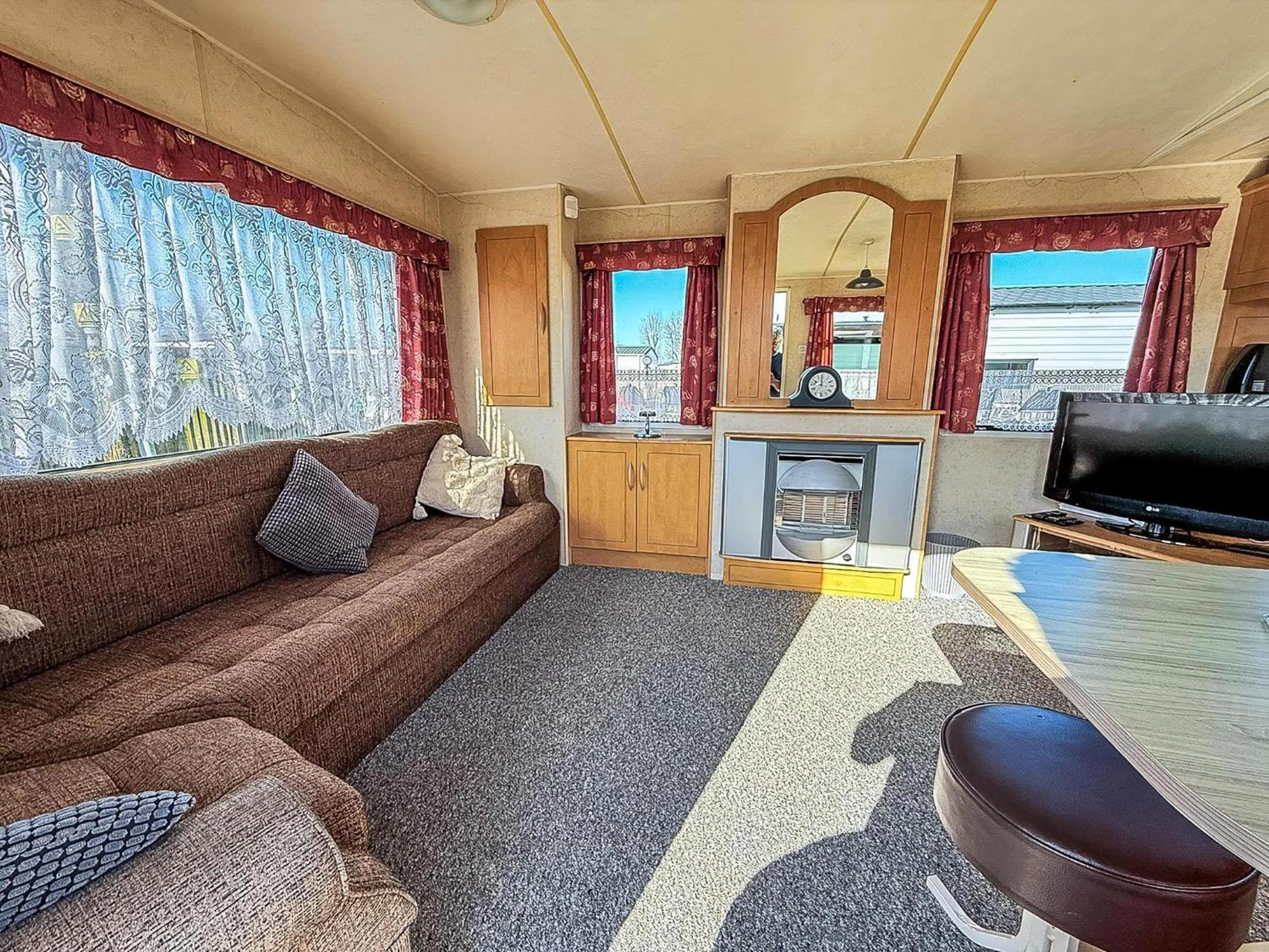 8 Berth Caravan With Free Wifi At In Norfolk Ref 21008e * Heacham