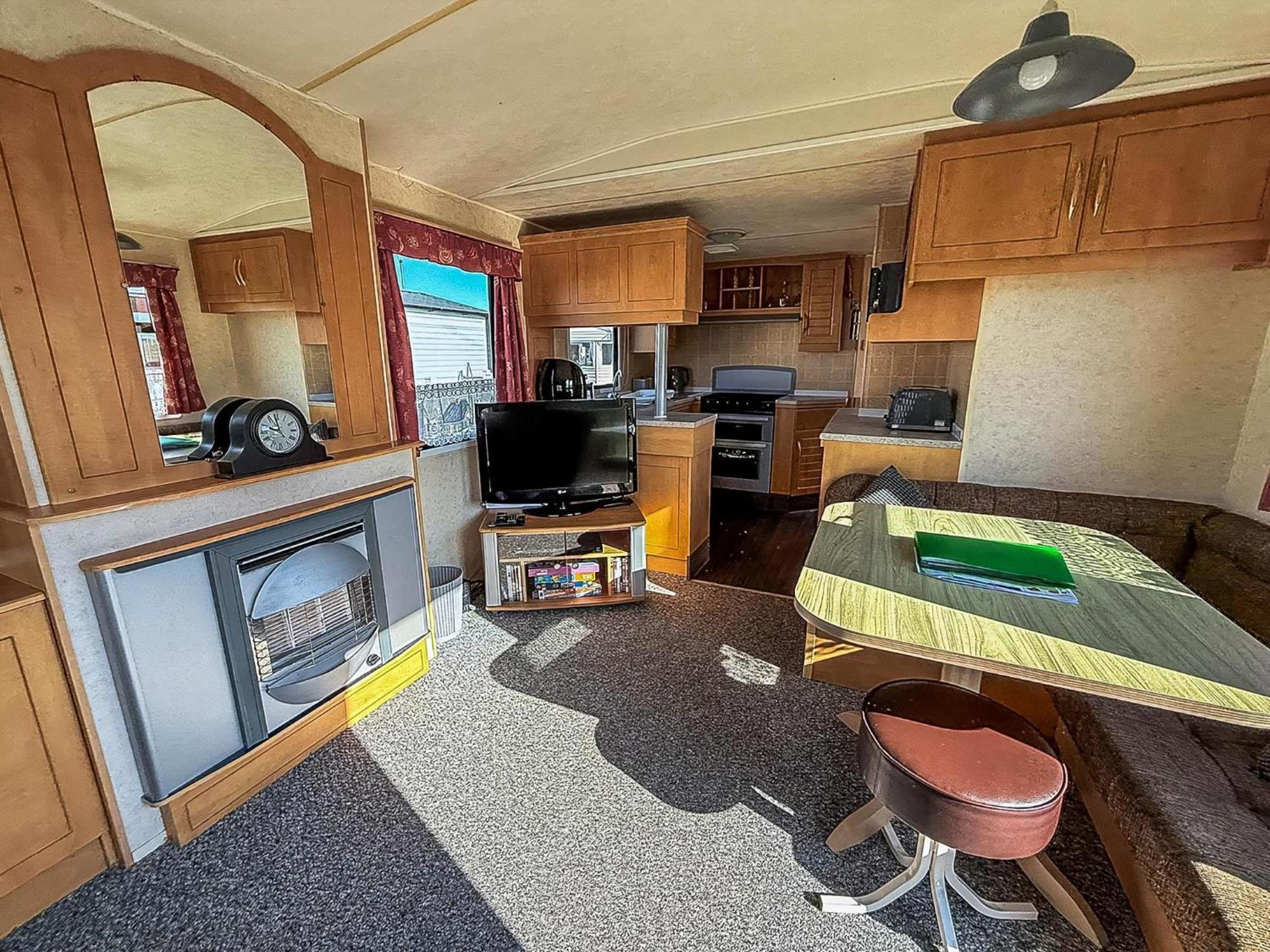 Campsite 8 Berth Caravan With Free Wifi At In Norfolk Ref 21008e