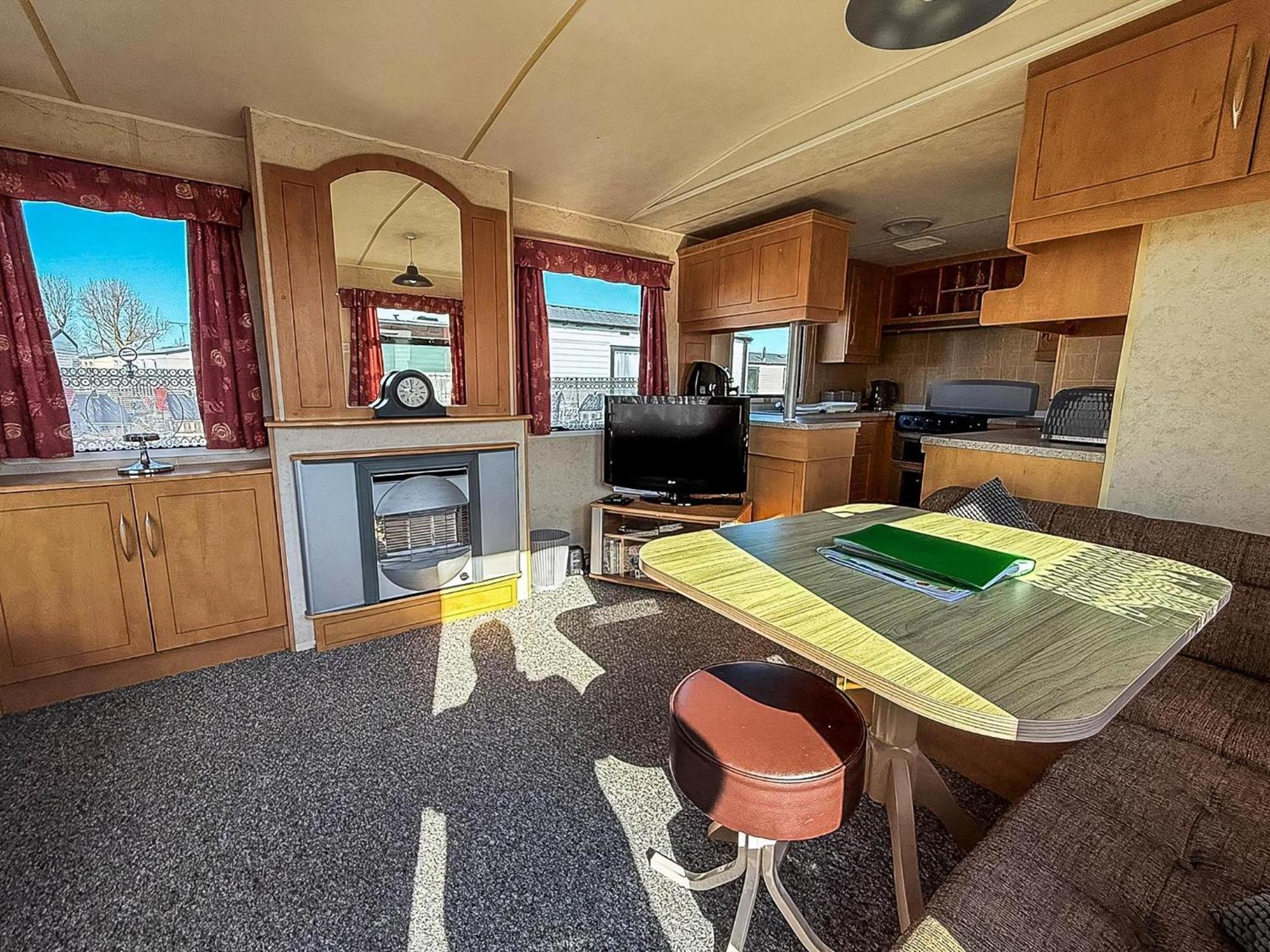 8 Berth Caravan With Free Wifi At In Norfolk Ref 21008e *